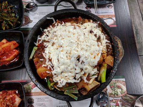  단갈비, 매콤하고 향긋한 불맛에 빠져들어보세요!